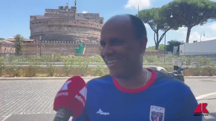 Mondiali, il tifoso di Capo Verde amico del ct Bubista: "Straordinari contro la Spagna, Vozinha eroico" Mondiali, il tifoso di Capo Verde amico del ct Bubista: "Straordinari contro la Spagna, Vozinha eroico"