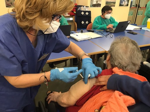 Vaccini, da domani al via nelle farmacie piemontesi l'antinfluenzale