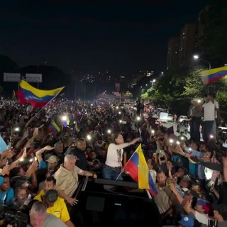 Machado torna in Venezuela dopo un anno di esilio, ad accoglierla una folla oceanica Machado torna in Venezuela dopo un anno di esilio, ad accoglierla una folla oceanica