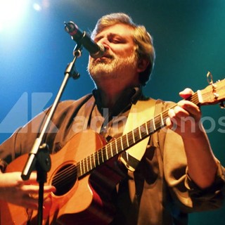 Vannacci celebra Guccini e canta "L'avvelenata"