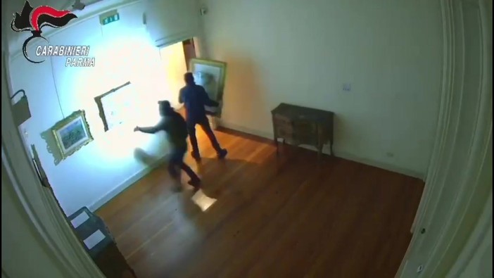 Quadri di Cezanne, Renoir e Matisse rubati a Parma, il video dei ladri in azione Quadri di Cezanne, Renoir e Matisse rubati a Parma, il video dei ladri in azione