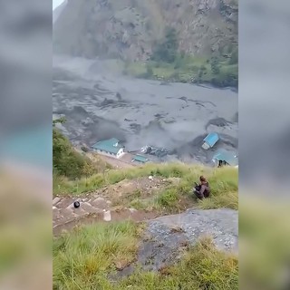 Nuova inondazione in Nepal, fiume di fango spazza via intero villaggio
