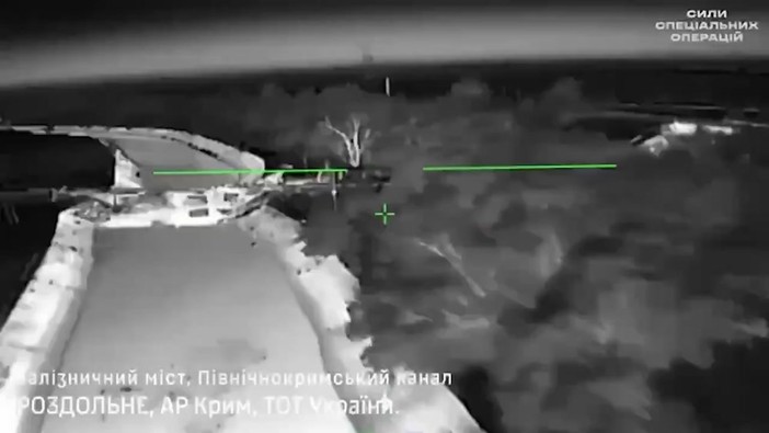 L'attacco dei droni ucraini contro il ponte ferroviario in Crimea