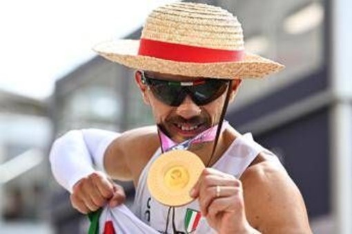 Stano vince l'oro e celebra... One Piece