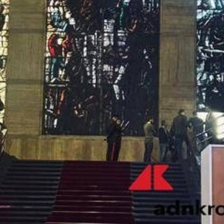 Roma, assessore sardo cade da scale del Ministero delle Imprese: in frantumi parte vetrata di Sironi Roma, assessore sardo cade da scale del Ministero delle Imprese: in frantumi parte vetrata di Sironi