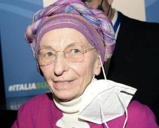 Emma Bonino dimessa dall'ospedale, è a casa in "condizioni stabili" Emma Bonino dimessa dall'ospedale, è a casa in "condizioni stabili"