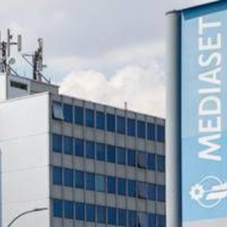 Sorpasso storico Mediaset in prime time su Rai nel periodo delle Strenne Sorpasso storico Mediaset in prime time su Rai nel periodo delle Strenne