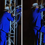 Al Bano, acrobazie a 83 anni: canta e... si arrampica sul palco - Il video