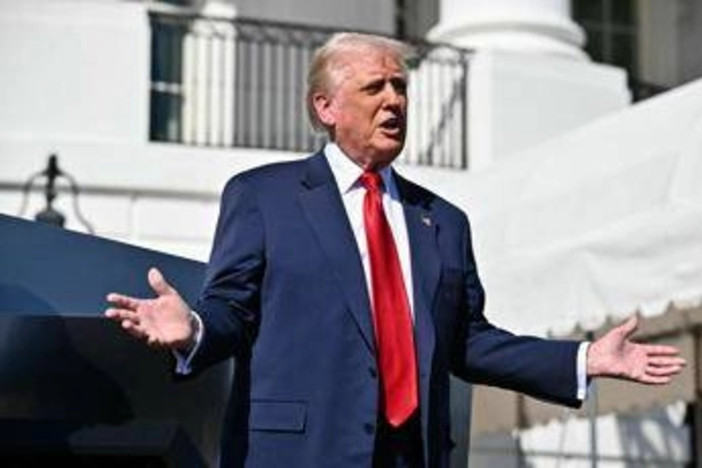 Dazi, Trump aperto ad accordi &quot;ma dopo il 2 aprile&quot;. E annuncia tariffe su farmaci