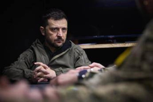 Ucraina, Zelensky: &quot;Russia rifiuta tregua e Usa non reagiscono&quot;. Macron: &quot;Serve azione forte&quot;