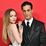 Damiano David e Dove Cameron si sposano? L'anello fa sognare i fan Damiano David e Dove Cameron si sposano? L'anello fa sognare i fan