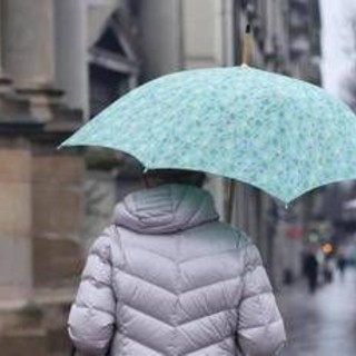 Allerta meteo rossa in Sardegna, arancione in Sicilia e Calabria: le regioni a rischio Allerta meteo rossa in Sardegna, arancione in Sicilia e Calabria: le regioni a rischio