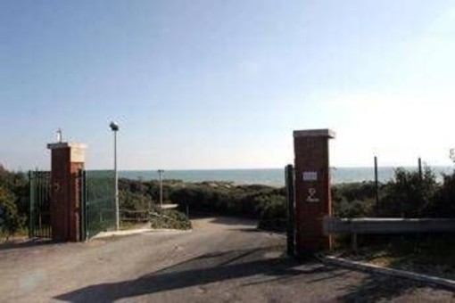 Cancelli di Ostia, spiagge senza servizi. Le critiche: &quot;Campidoglio improvvisa sulla pelle dei bagnanti&quot;