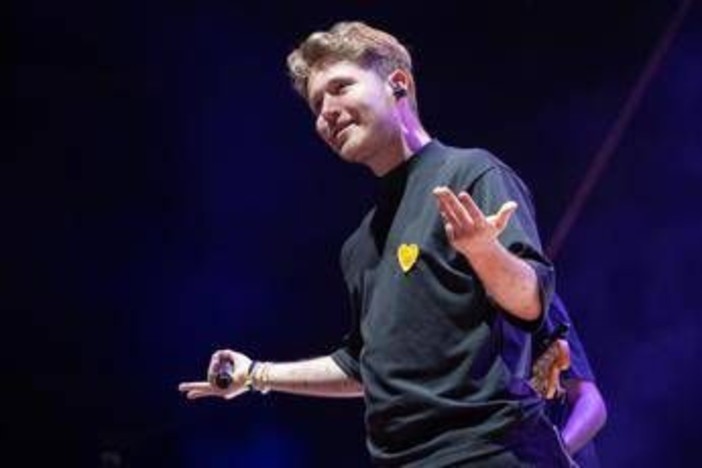 Sanremo 2026, Alfa chi è: la cover con Enrico Nigiotti Sanremo 2026, Alfa chi è: la cover con Enrico Nigiotti