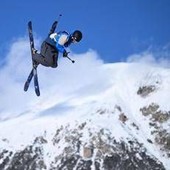 Milano Cortina, caduta spaventosa per Lajunen nel big air. Come sta l'atleta finlandese -Video