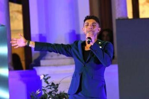 Marco Carta: "Mamma è morta, papà mai conosciuto". La storia che commuove Balivo Marco Carta: "Mamma è morta, papà mai conosciuto". La storia che commuove Balivo