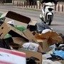 Per chi getta rifiuti dall'auto rischio arresto e multe fino a 18.000 euro: le nuove norme