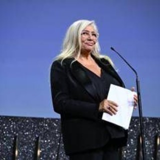 Mara Venier compie 75 anni, il mondo dello spettacolo fa gli auguri alla 'zia d'Italia' Mara Venier compie 75 anni, il mondo dello spettacolo fa gli auguri alla 'zia d'Italia'