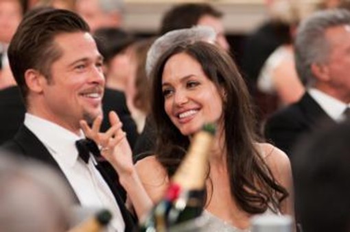 Angelina Jolie e il divorzio da Brad Pitt, la confessione: "La vita mi ha un po' spezzata" Angelina Jolie e il divorzio da Brad Pitt, la confessione: "La vita mi ha un po' spezzata"