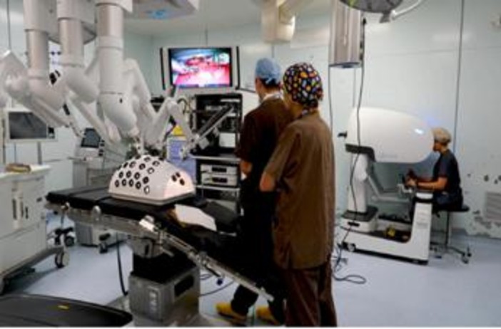 Policlinico di Milano primo ospedale pubblico con nuovi robot chirurgici provenienti dalla Cina Policlinico di Milano primo ospedale pubblico con nuovi robot chirurgici provenienti dalla Cina