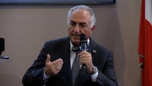 Iran, Pahlavi: "Potrei guidare governo di transizione, no a vendette"