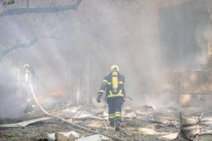 Guerra in Ucraina, missili russi nella notte su Kiev: "Almeno due morti"