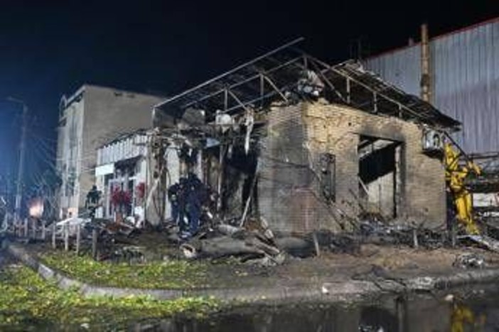 Ucraina, attacco missilistico russo su Kharkiv: almeno 3 morti. Il giallo della tregua energetica tra Mosca e Kiev Ucraina, attacco missilistico russo su Kharkiv: almeno 3 morti. Il giallo della tregua energetica tra Mosca e Kiev
