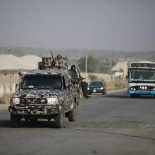 Nigeria, donna accusata di blasfemia contro islam: bruciata viva dalla folla
