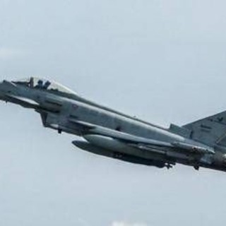 Attacco a base aerea in Arabia Saudita, colpito F-2000 italiano. Crosetto: "Nessun militare coinvolto"