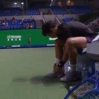 Shanghai, Munar resta senza calzini per il caldo e chiede aiuto al coach - Il video Shanghai, Munar resta senza calzini per il caldo e chiede aiuto al coach - Il video