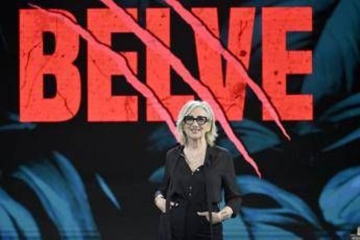 Lunetta Savino a Belve: &quot;Brignano? Il peggior baciatore sul set&quot;