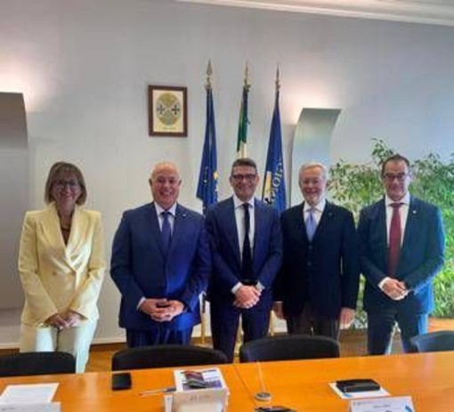 Ferrovie, nasce il 'Food Express' del Made in Italy e Cosenza e Bolzano 'viaggiano insieme' Ferrovie, nasce il 'Food Express' del Made in Italy e Cosenza e Bolzano 'viaggiano insieme'