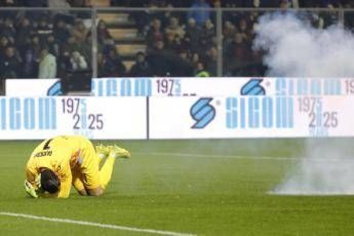 Petardo contro Audero, arrestato 19enne: è un ultras dell'Inter