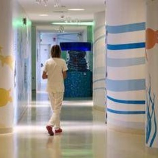 Torino, bimbo di 3 mesi cade con passeggino nel fiume: trauma cranico Torino, bimbo di 3 mesi cade con passeggino nel fiume: trauma cranico