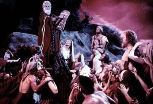 All'asta un pezzo di storia del cinema, le tavole dei 'Dieci Comandamenti' di Cecil DeMille