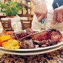 Chi non mangia carne vive meno a lungo? Cosa dice davvero lo studio sui centenari Chi non mangia carne vive meno a lungo? Cosa dice davvero lo studio sui centenari