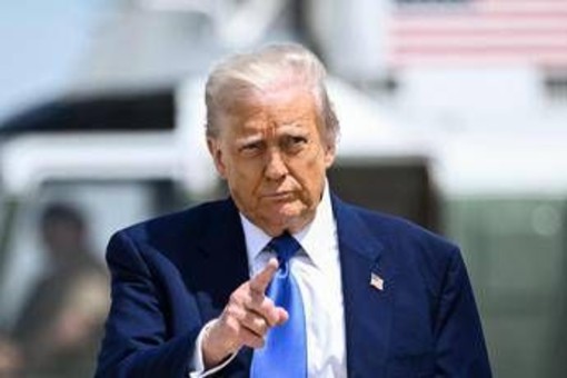 Trump congela nuovi dazi per Ue fino al 9 luglio