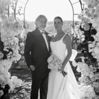 Vanessa Incontrada si è sposata, le nozze con Rossano Laurini: la prima foto dopo il 'sì'