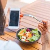 Dopo le vacanze gonfiore e intestino 'bloccato'? Gli esperti sfatano il mito detox e spiegano cosa fare Dopo le vacanze gonfiore e intestino 'bloccato'? Gli esperti sfatano il mito detox e spiegano cosa fare 