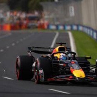 Gp Imola, Verstappen trionfa davanti alle McLaren. Hamilton quarto con Ferrari