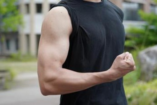 Muscoli forti anche invecchiando? Si può, ecco come avere l'effetto Braccio di ferro Muscoli forti anche invecchiando? Si può, ecco come avere l'effetto Braccio di ferro