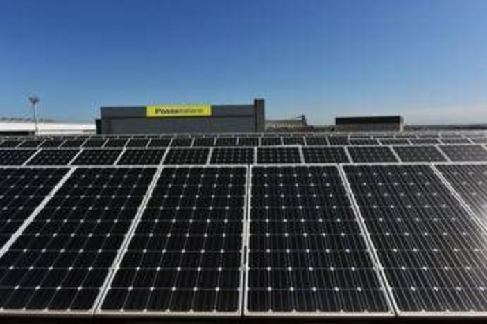 Poste, avanti sviluppo fotovoltaico: target 1300 impianti entro fine anno Poste, avanti sviluppo fotovoltaico: target 1300 impianti entro fine anno