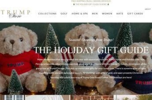 Dal maglione "AmeriChristmas" ai pigiami, Trump lancia la sua collezione per feste Dal maglione "AmeriChristmas" ai pigiami, Trump lancia la sua collezione per feste
