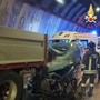 Scontro tra camion e auto sulla statale 'Dei Due Mari', due morti nel Catanzarese