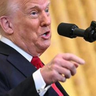 Trump congela dazi, per 3 mesi tariffe al 10%