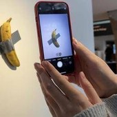 La banana di Cattelan sparisce ancora, rubata dal museo Pompidou-Metz in Francia La banana di Cattelan sparisce ancora, rubata dal museo Pompidou-Metz in Francia