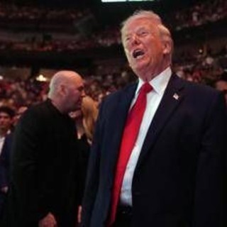 Trump, il nuovo piano: "Blocco subito lo Stretto di Hormuz". Negoziati o attacco? I messaggi all'Iran Trump, il nuovo piano: "Blocco subito lo Stretto di Hormuz". Negoziati o attacco? I messaggi all'Iran