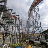 Danni cerebrali dopo la corsa: chiude per sempre una delle montagne russe più famose della California Danni cerebrali dopo la corsa: chiude per sempre una delle montagne russe più famose della California