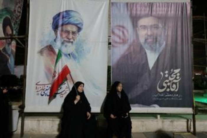 Spiragli diplomatici in Iran, 'progressi' per Teheran e Islamabad: Oman media su Hormuz Spiragli diplomatici in Iran, 'progressi' per Teheran e Islamabad: Oman media su Hormuz