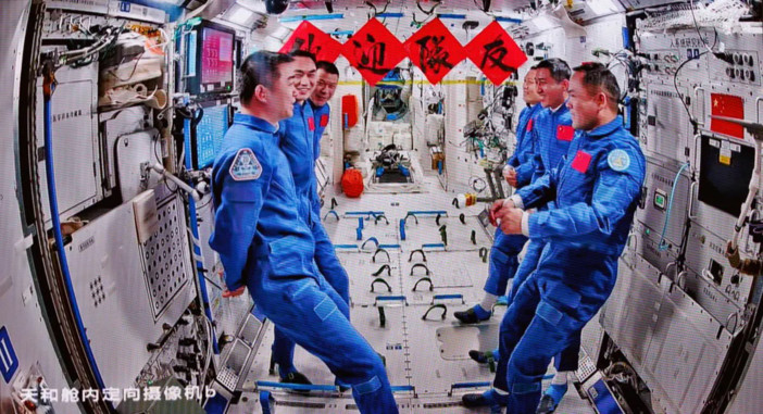 Cina: missione di rientro degli astronauti di Shenzhou-20 procede senza intoppi Cina: missione di rientro degli astronauti di Shenzhou-20 procede senza intoppi